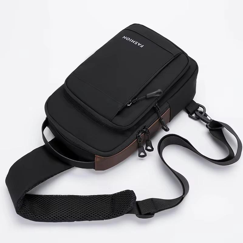 Sac à bandoulière compact et moderne avec port USB et résistant à l&